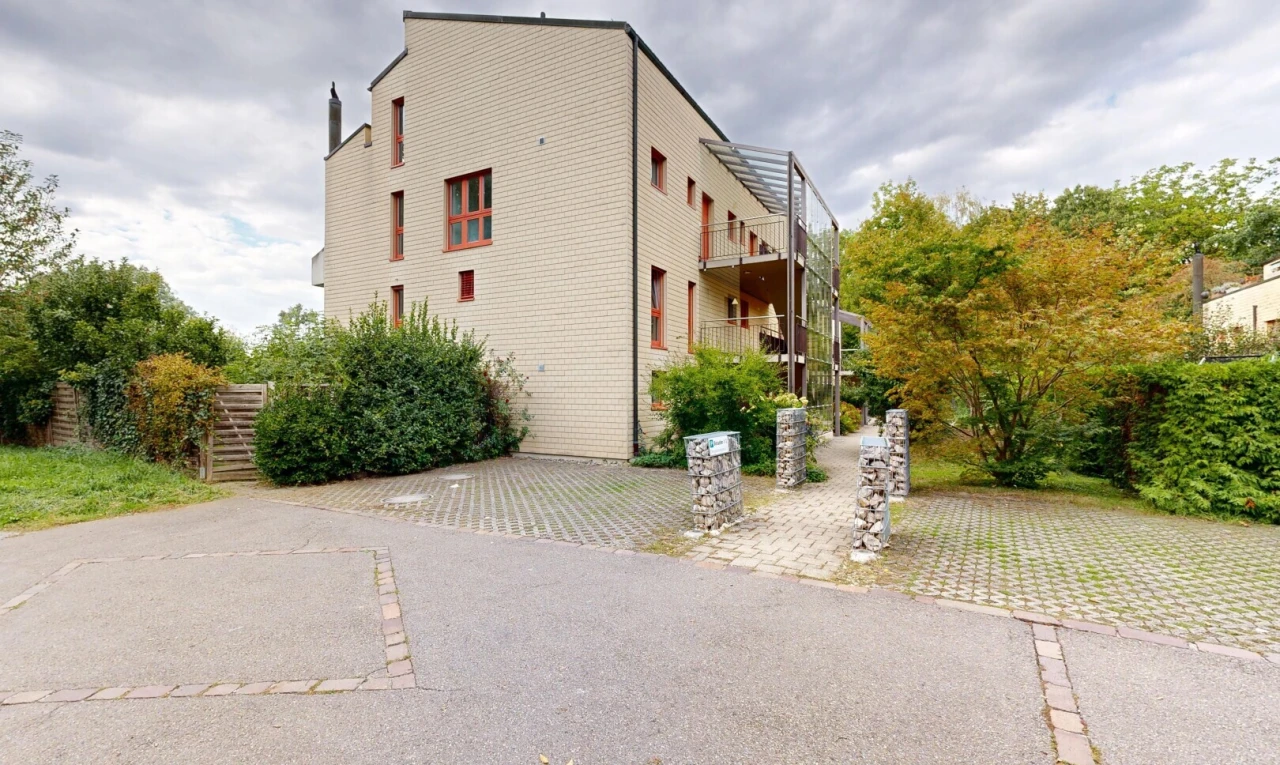 außenansicht mit overcast, apartment complex view, blick auf wohnanlage, und from community