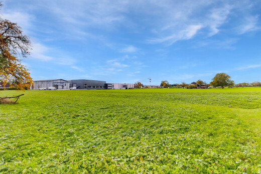 jardin avec day time, pelouse, et property visible