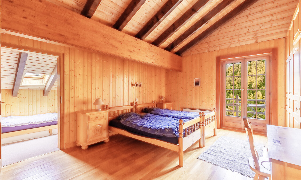 zimmer / schlafzimmer mit natürliches licht, natural light, dachschräge, vaulted ceiling, und dachfenster