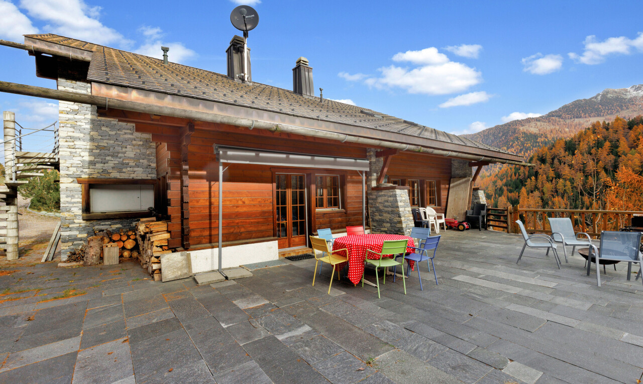 terrasse mit day time, essbereich im freien, property visible, mountain view, und blick auf die berge