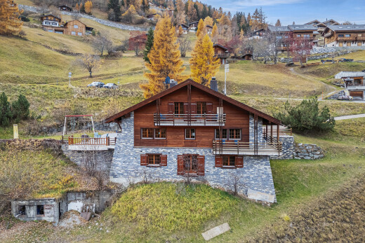 außenansicht mit balkon, property visible, rasen, horizontale verkleidung, und steinverkleidung