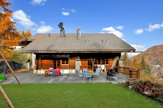 außenansicht mit property visible, day time, terrasse, schornstein, und rasen