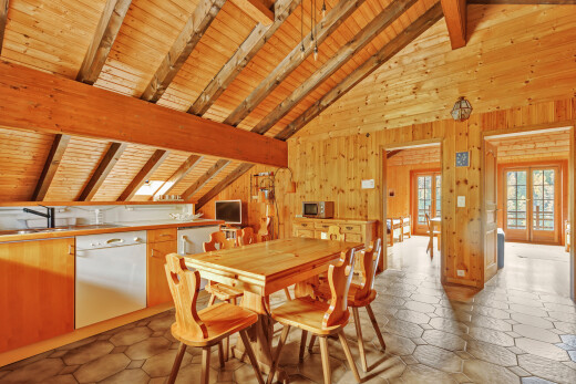 esszimmer mit balkendecke, beamed ceiling, dachschräge, vaulted ceiling, und holzdecke
