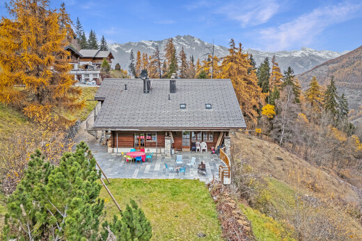 außenansicht mit blick auf die berge, mountain view, terrasse, day time, und drone view
