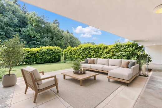 terrasse avec espace de vie extérieur, from property, terrasse, virtually staged, et day time