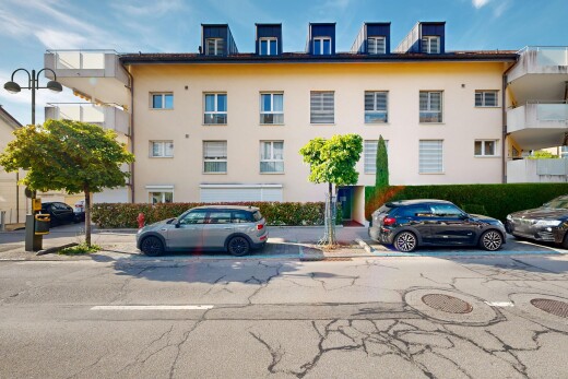 extérieur du bâtiment avec day time, vue sur le complexe d'appartements, apartment complex view, et from community