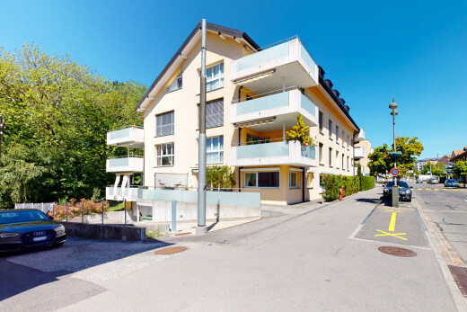 extérieur du bâtiment avec day time, vue sur le complexe d'appartements, apartment complex view, et from community