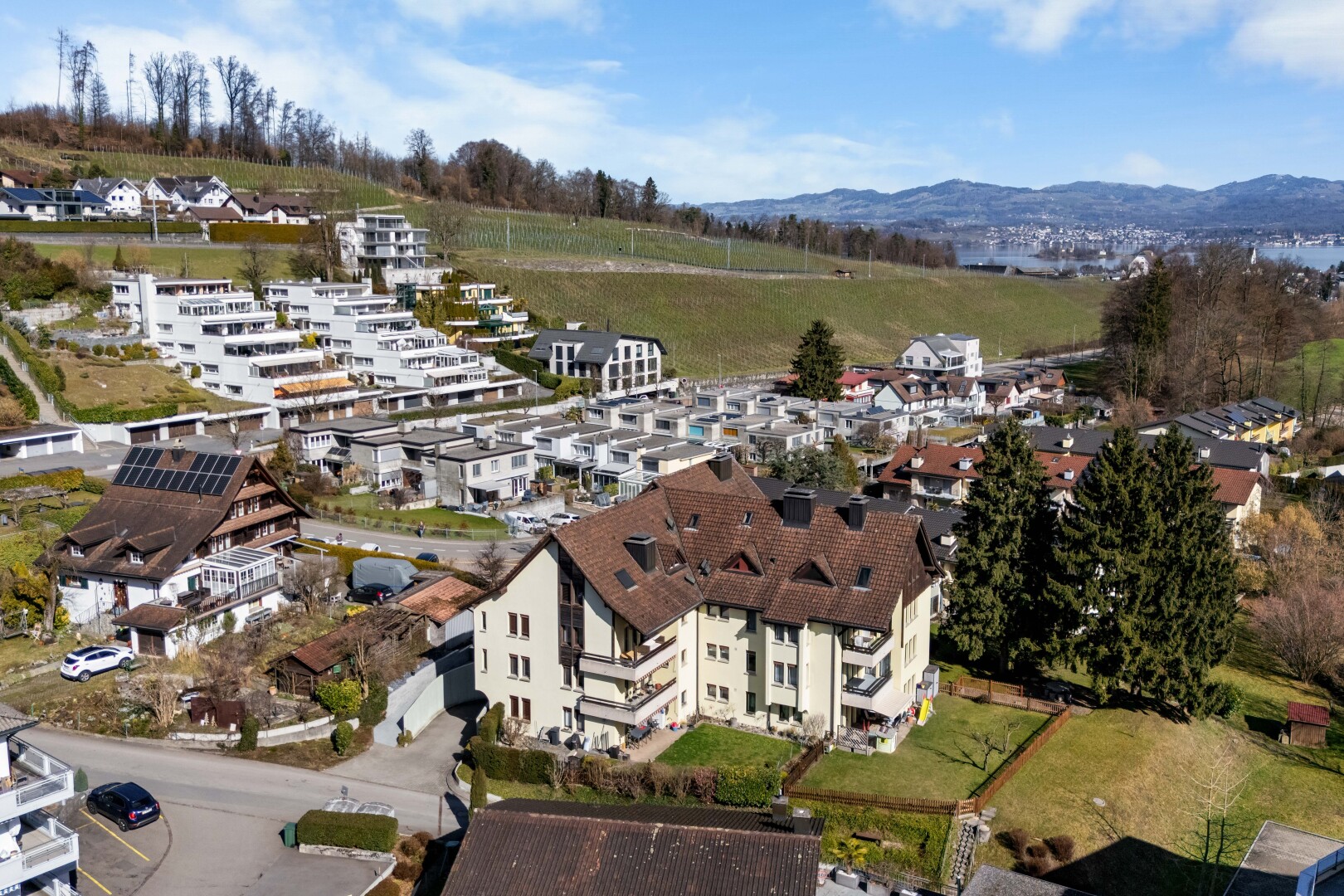 außenansicht mit day time, blick auf die berge, mountain view, und aerial view