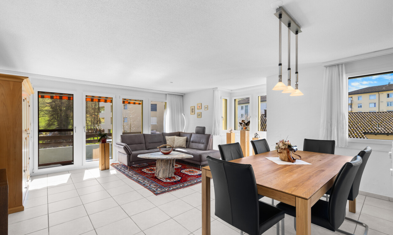 wohn- / esszimmer mit inside property, natürliches licht, natural light, fliesenboden, und tile floor