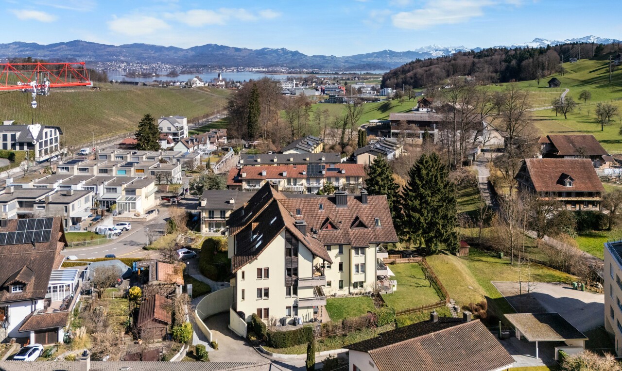 außenansicht mit blick auf die berge, mountain view, day time, aerial view, und wohngebietblick