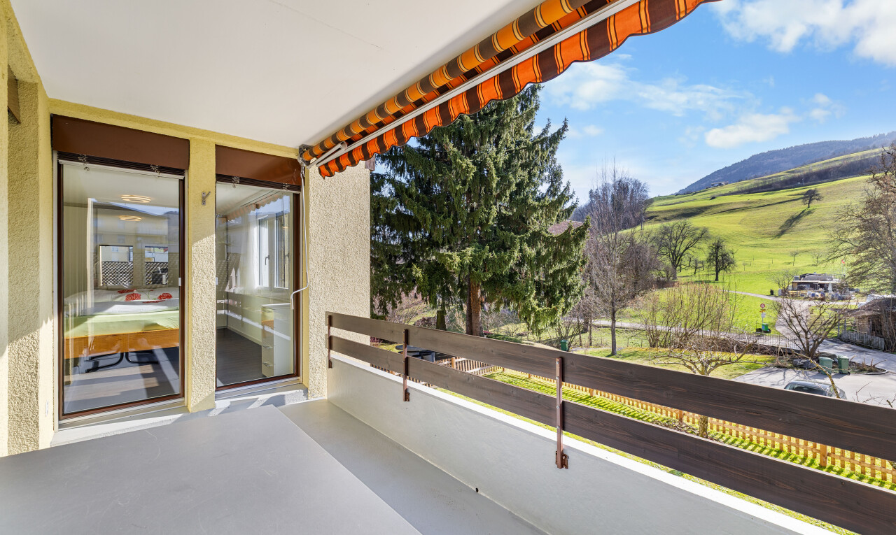 balkon mit balkon, from property, und day time