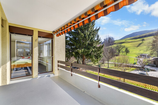 balkon mit balkon, from property, und day time