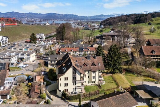 außenansicht mit blick auf die berge, mountain view, day time, aerial view, und wohngebietblick