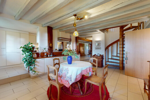 salle à manger avec inside property, beamed ceiling, plafond à poutres, escaliers, et tile floor