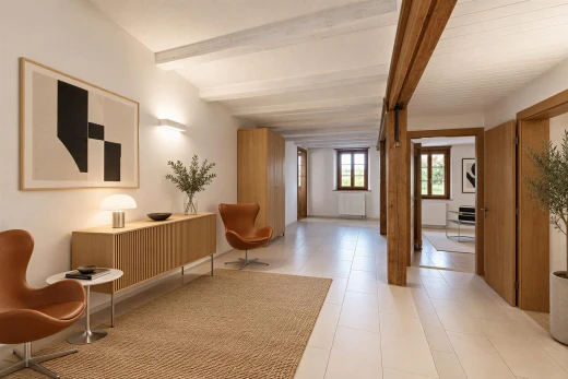 couloir avec cloison sèche, drywall, light floor, inside property, et plafond à poutres