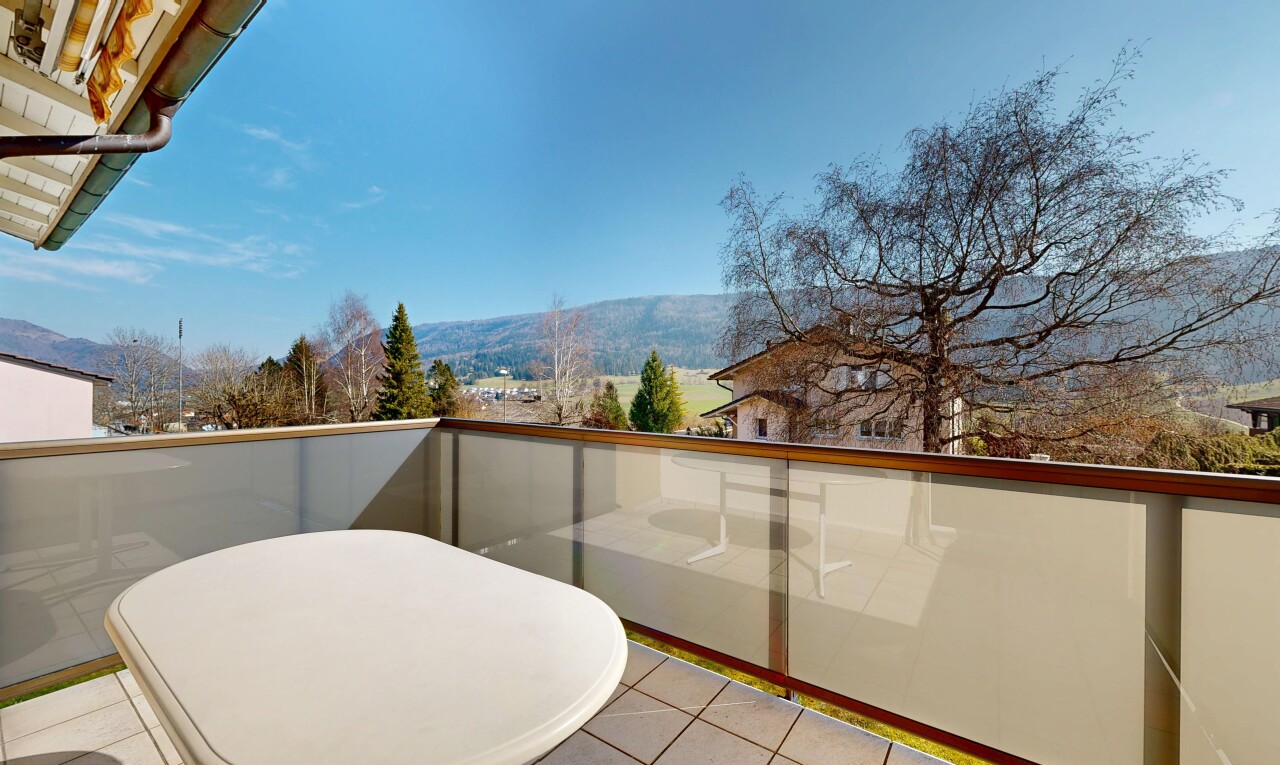 balcon avec from property, day time, et balcon
