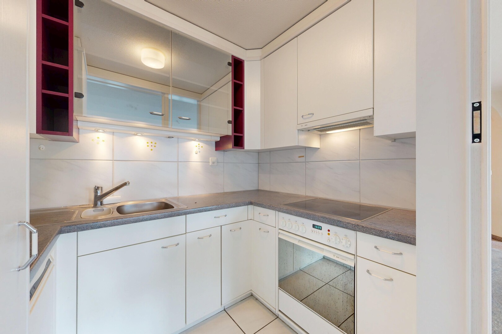 küche mit ofen, küchenrückwand beim Herd, küchenrückwand beim herd, light floor, und inside property