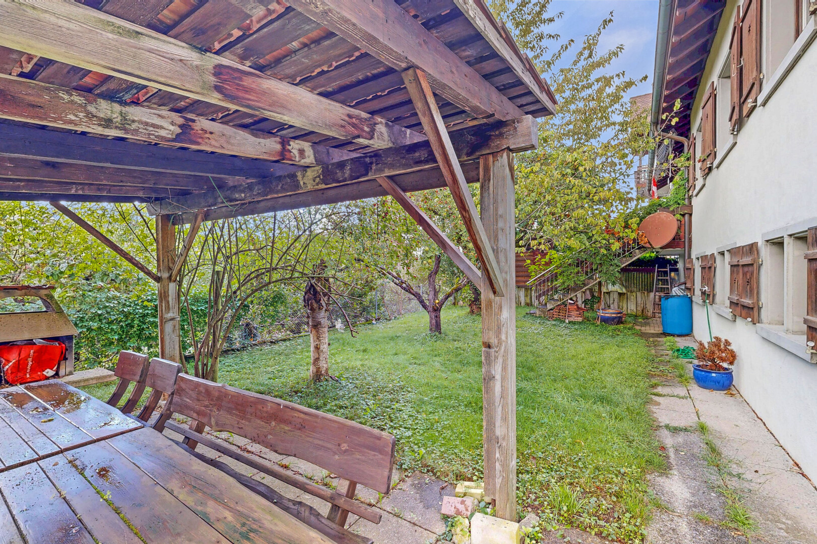 jardin avec pelouse, from property, et day time