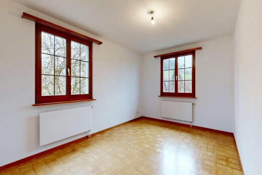 pièce vide avec radiateur, inside property, cloison sèche, drywall, et lumière naturelle