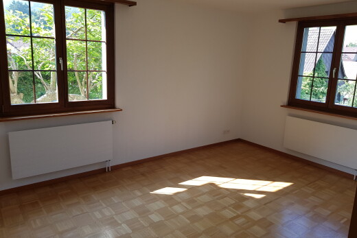 leerer raum mit kühler, parquet floor, inside property, gipskartonwand, und drywall