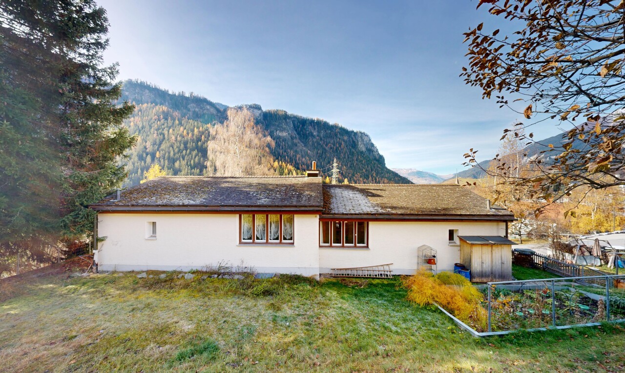 außenansicht mit property visible, rasen, zaun, stuckverkleidung, und blick auf die berge