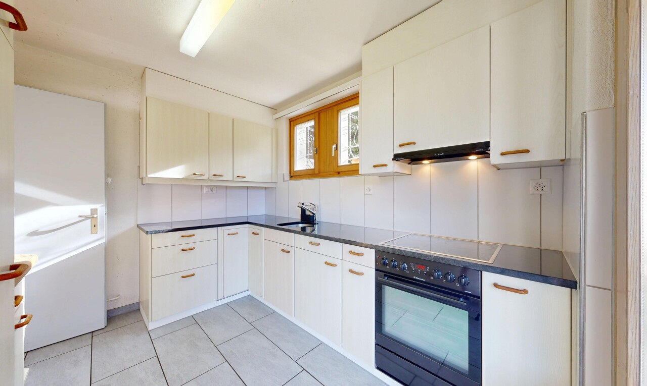 küche mit arbeitsplatten, ofen, küchenrückwand beim Herd, küchenrückwand beim herd, und tile floor