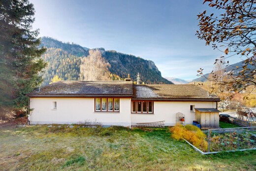 außenansicht mit property visible, rasen, zaun, stuckverkleidung, und blick auf die berge