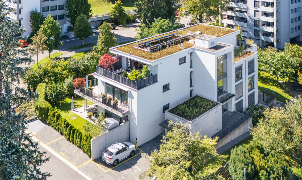 außenansicht mit blick auf wohnanlage und apartment complex view