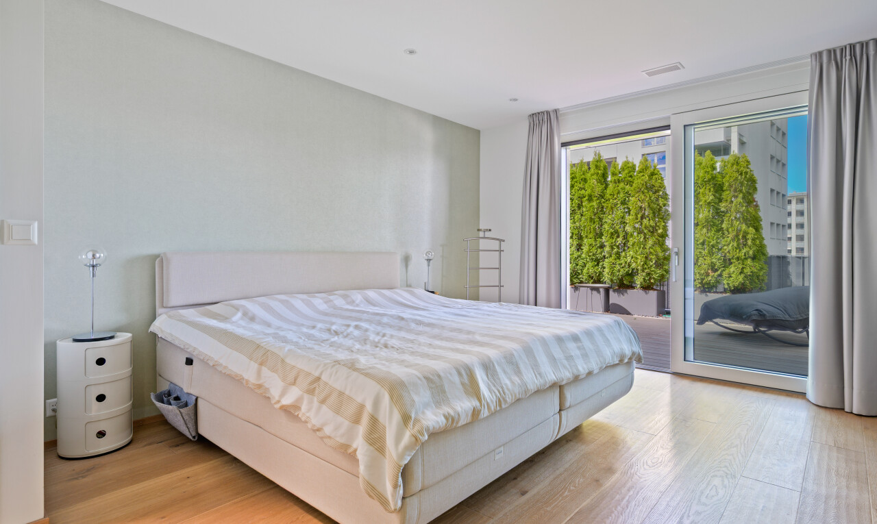 zimmer / schlafzimmer mit natürliches licht, natural light, inside property, gipskartonwand, und drywall