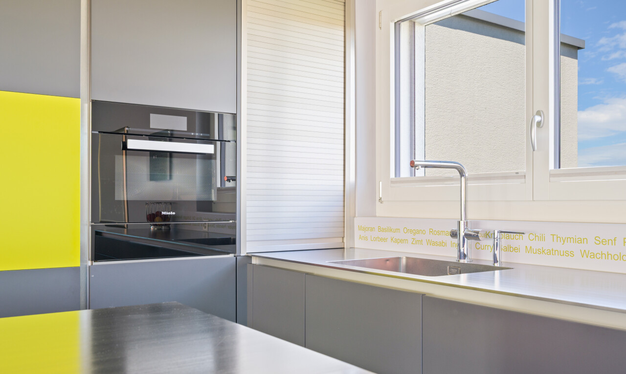 küche mit natürliches licht, natural light, inside property, waschbecken, und arbeitsplatten