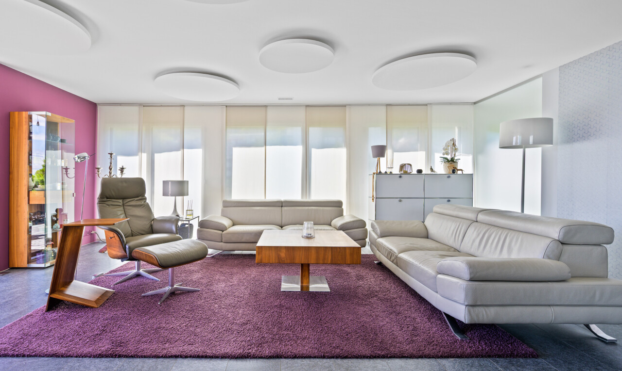 wohnzimmer mit inside community, natürliches licht, natural light, und rendered