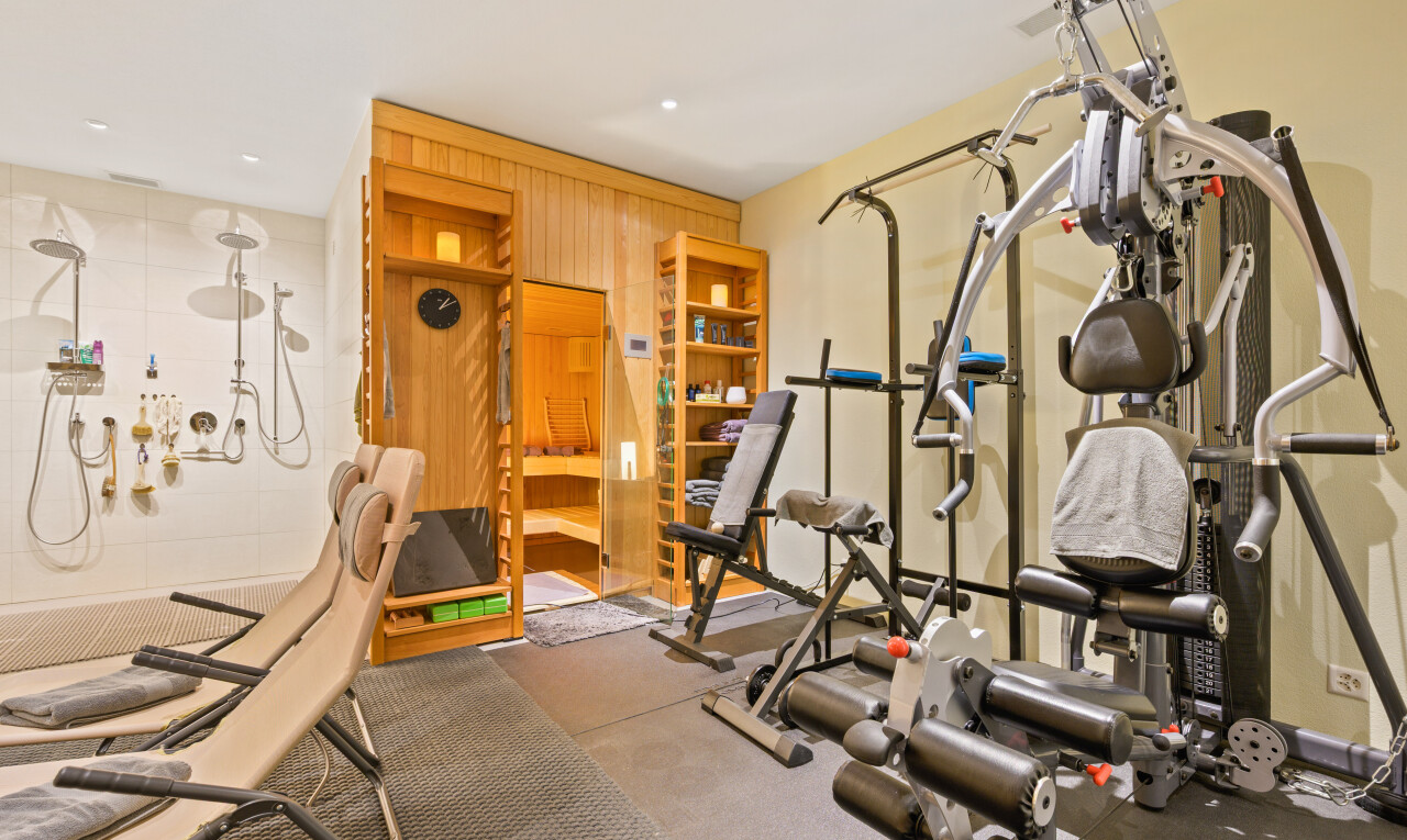 fitnessstudio mit inside property und rubber floor