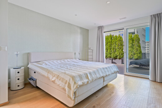 zimmer / schlafzimmer mit natürliches licht, natural light, inside property, gipskartonwand, und drywall