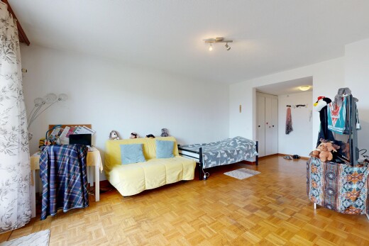 wohnzimmer mit gipskartonwand, drywall, parquet floor, und inside property