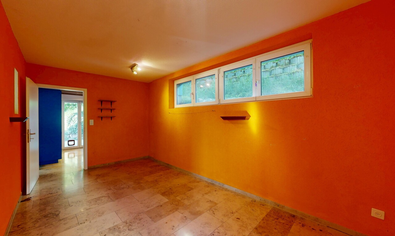 pièce vide avec cloison sèche et lumière naturelle