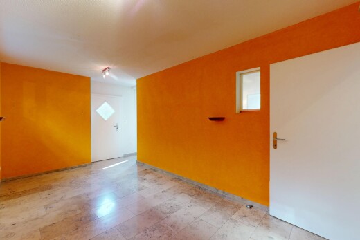 leerer raum mit gipskartonwand