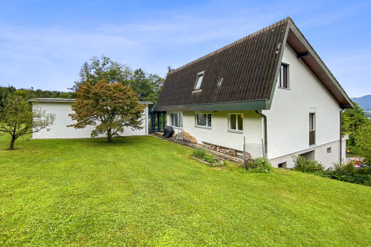 außenansicht mit property visible, day time, rasen, und stuckverkleidung