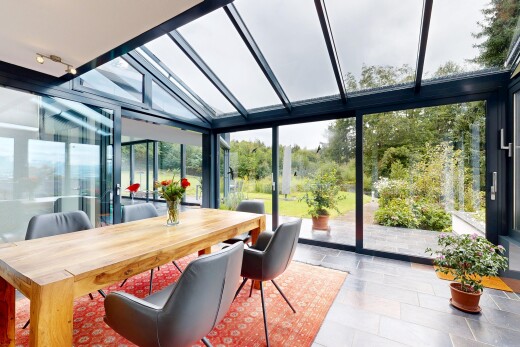 esszimmer mit wintergarten, overcast, natürliches licht, natural light, und bodendeckenfenster