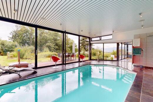 schwimmbad mit schwimmbad, wintergarten, und overcast