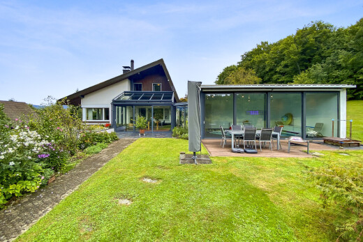 garten mit wintergarten, day time, rasen, terrasse, und property visible