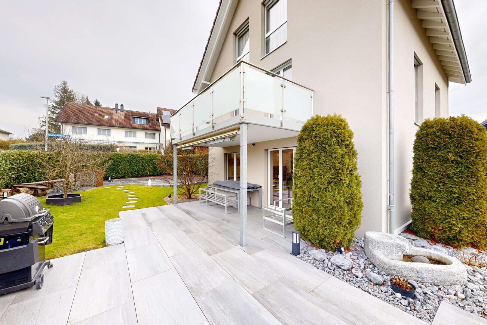 außenansicht mit overcast, terrasse, balkon, stuckverkleidung, und rasen