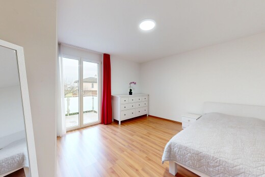 zimmer / schlafzimmer mit natural light, natürliches licht, drywall, gipskartonwand, und inside property