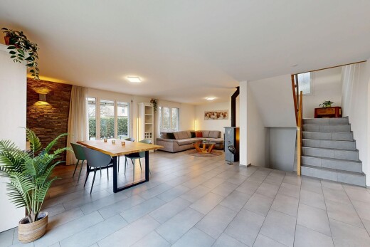 wohn- / esszimmer mit treppen, inside property, natürliches licht, natural light, und gipskartonwand