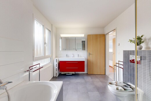 bad mit spiegel, komplettes badezimmer, schminktisch, natürliches licht, und natural light