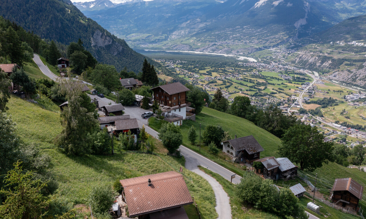 view of mountain background
