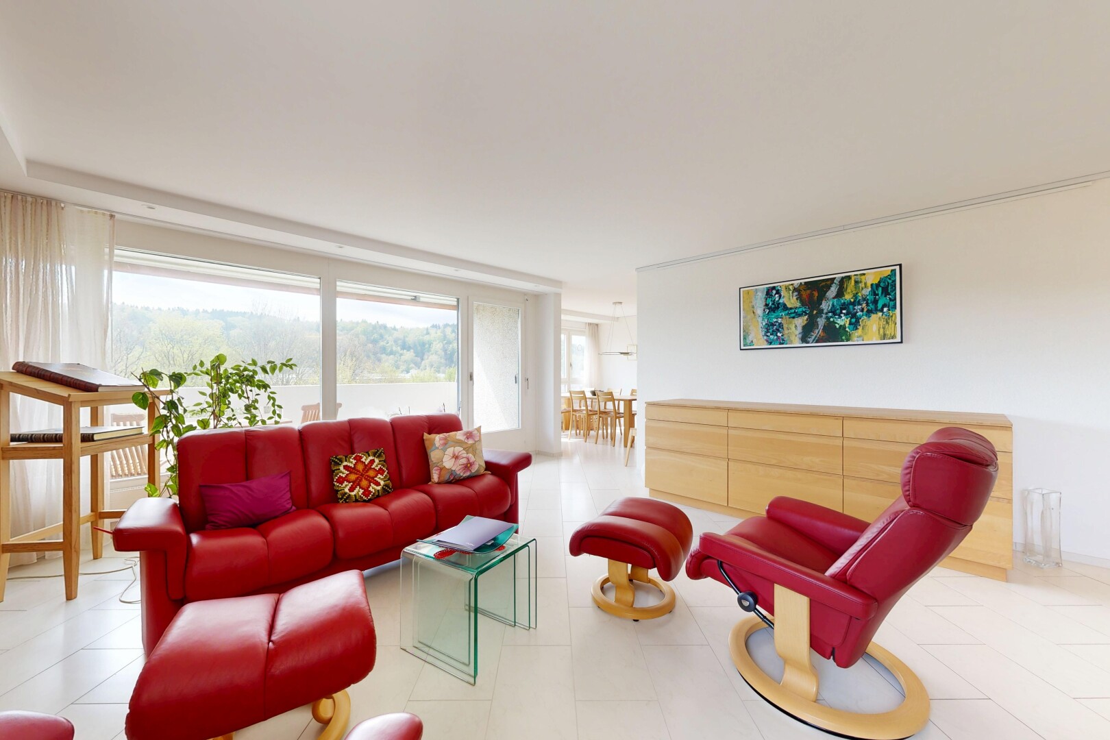 wohnzimmer mit inside property, natural light, natürliches licht, drywall, und gipskartonwand