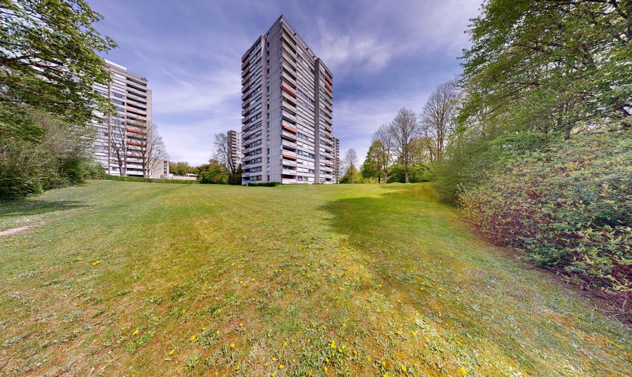 außenansicht mit blick auf wohnanlage und apartment complex view
