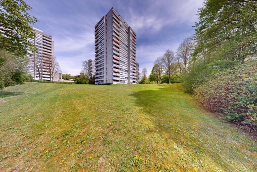 außenansicht mit blick auf wohnanlage und apartment complex view