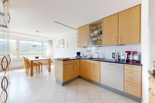 küche mit light floor, arbeitsplatten, dark countertops, inside property, und offene regale