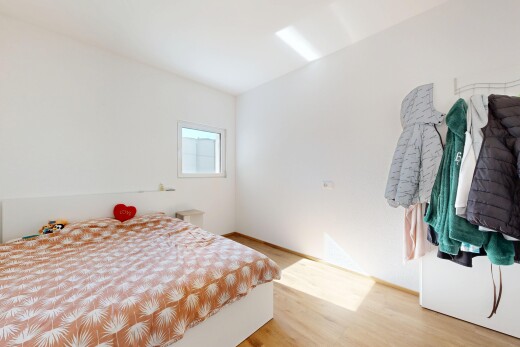 chambre avec lumière naturelle, natural light, cloison sèche, drywall, et inside property